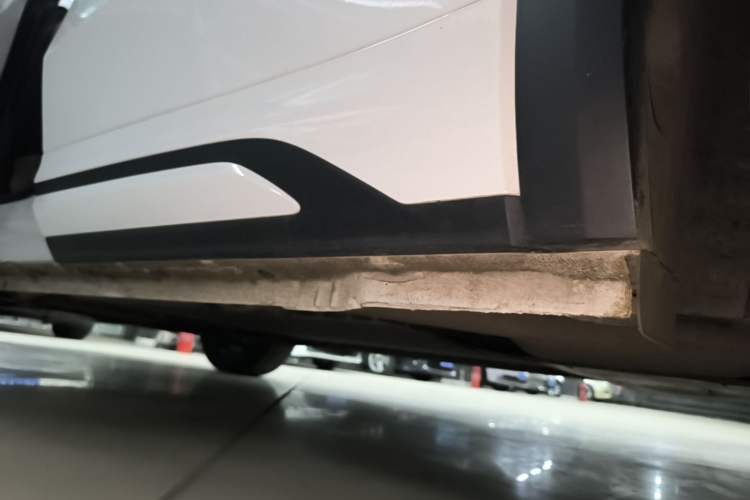Used Geely Galaxy Xingjian 7 EM-i 2025 120km Launch+ Version Left Side Sill