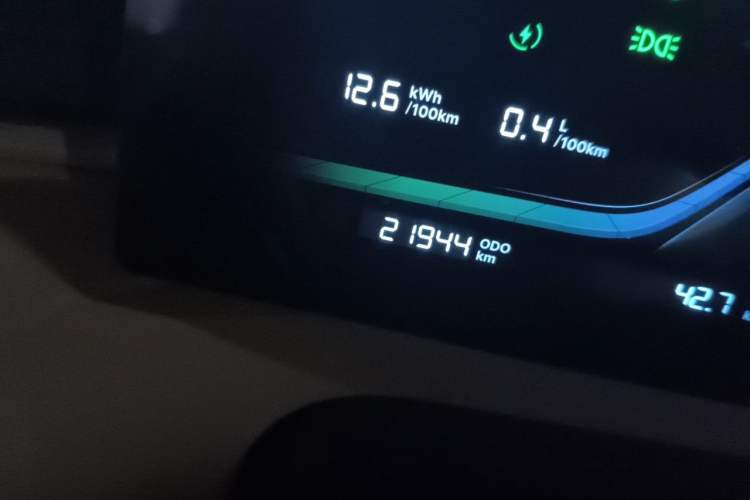 Used Geely Galaxy Xingjian 7 EM-i 2025 120km Launch+ Version Odometer Close Up