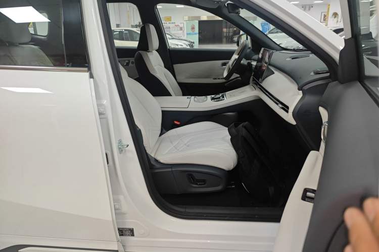 Used Geely Galaxy Xingjian 7 EM-i 2025 120km Exploration+ Version Right Front Seat