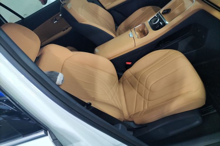 Used Geely Galaxy Xingjian 7 EM-i 2025 120km Launch+ Version Right Front Seat