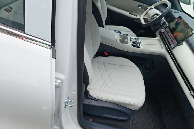 Used Geely Galaxy Xingjian 7 EM-i 2025 120km Launch+ Version Right Front Seat