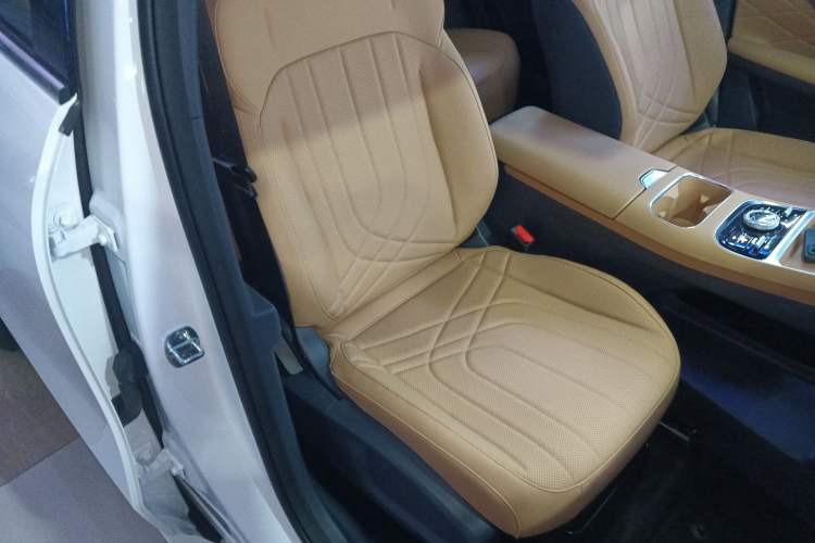 Used Geely Galaxy Xingjian 7 EM-i 2025 120km Launch+ Version Right Front Seat