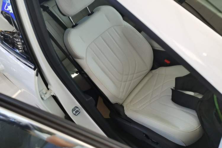 Used Geely Galaxy Xingjian 7 EM-i 2025 120km Exploration+ Version Right Front Seat