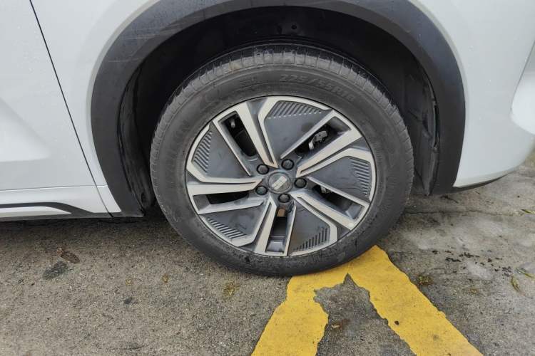 Used Geely Galaxy Xingjian 7 EM-i 2025 120km Launch+ Version Right Front Wheel Hub