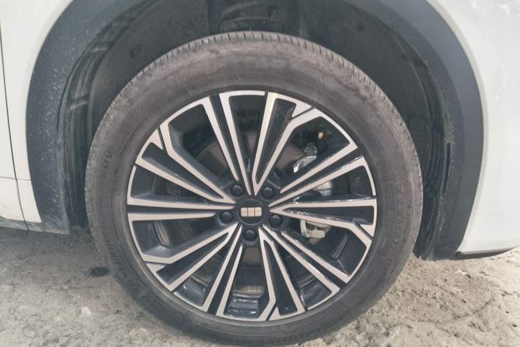 Used Geely Galaxy Xingjian 7 EM-i 2025 120km Navigator Edition Right Front Wheel Hub