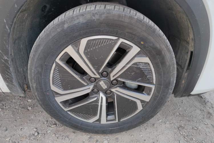 Used Geely Galaxy Xingjian 7 EM-i 2025 120km Exploration+ Version Right Front Wheel Hub