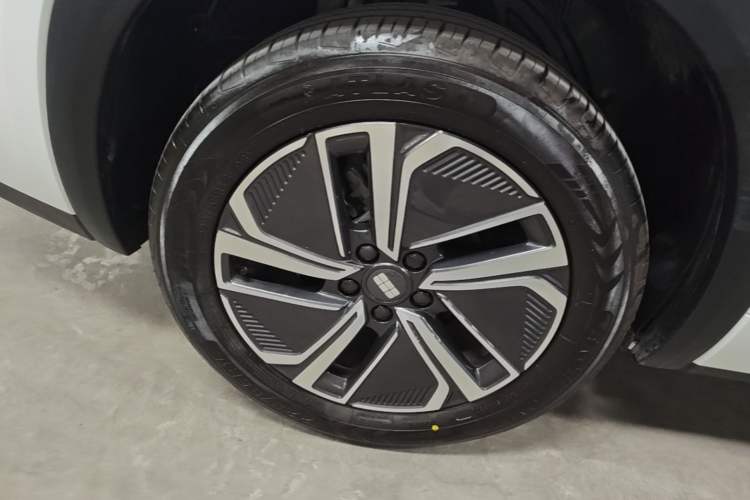 Used Geely Galaxy Xingjian 7 EM-i 2025 55km Exploration Edition Right Rear Wheel Hub