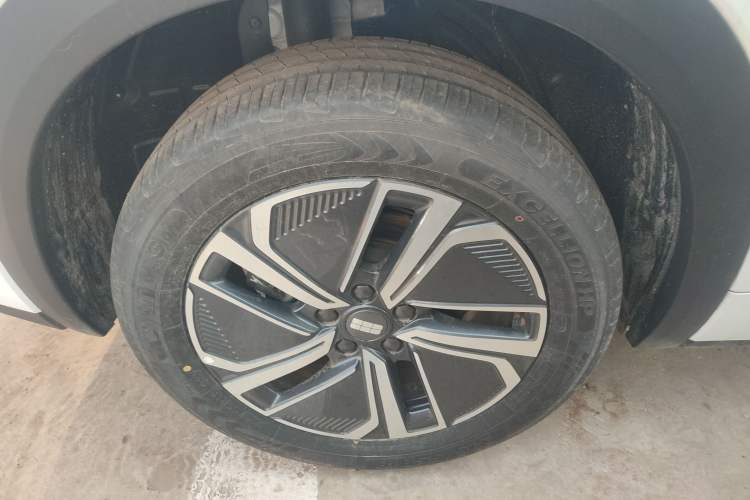 Used Geely Galaxy Xingjian 7 EM-i 2025 120km Launch+ Version Right Rear Wheel Hub