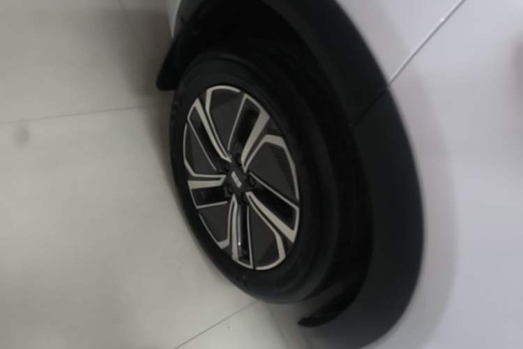 Used Geely Galaxy Xingjian 7 EM-i 2025 120km Exploration+ Version Right Rear Wheel Hub