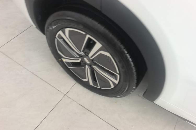 Used Geely Galaxy Xingjian 7 EM-i 2025 120km Exploration+ Version Right Rear Wheel Hub