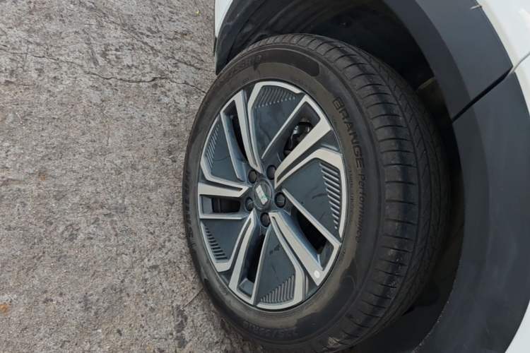 Used Geely Galaxy Xingjian 7 EM-i 2025 120km Launch+ Version Right Rear Wheel Hub