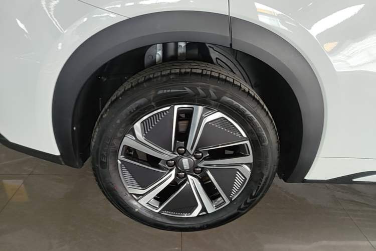Used Geely Galaxy Xingjian 7 EM-i 2025 120km Exploration+ Version Right Rear Wheel Hub