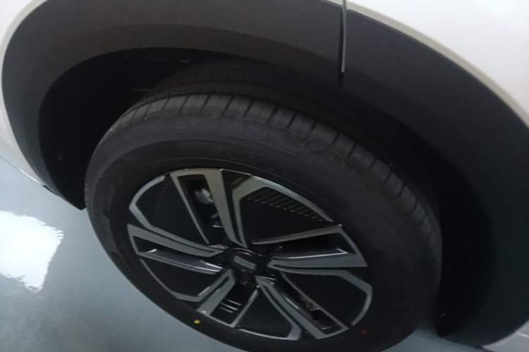 Used Geely Galaxy Xingjian 7 EM-i 2025 120km Exploration+ Version Right Rear Wheel Hub