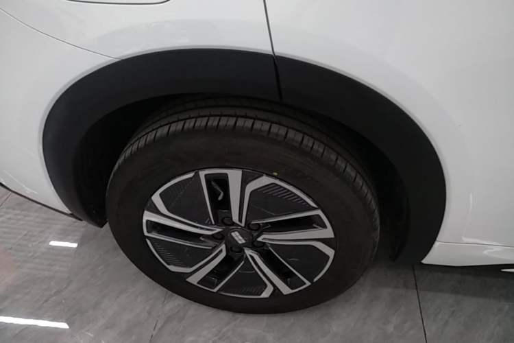 Used Geely Galaxy Xingjian 7 EM-i 2025 120km Launch+ Version Right Rear Wheel Hub