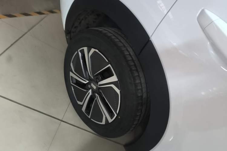Used Geely Galaxy Xingjian 7 EM-i 2025 120km Launch+ Version Right Rear Wheel Hub