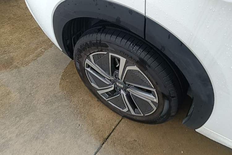 Used Geely Galaxy Xingjian 7 EM-i 2025 120km Launch+ Version Right Rear Wheel Hub