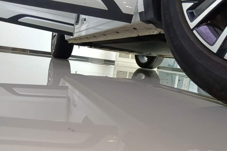 Used Geely Galaxy Xingjian 7 EM-i 2025 120km Navigator Edition Right Side Sill
