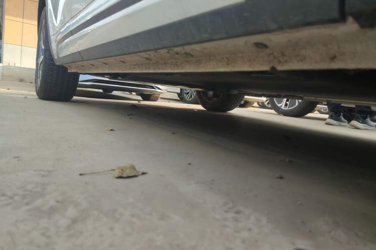Used Geely Galaxy Xingjian 7 EM-i 2025 120km Launch+ Version Right Side Sill