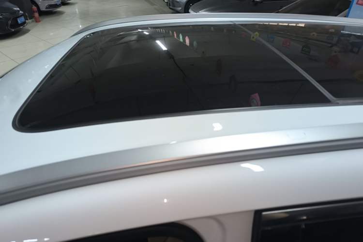 Used Geely Galaxy Xingjian 7 EM-i 2025 120km Launch+ Version Roof