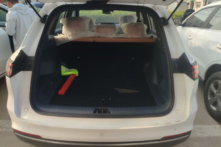Used Geely Galaxy Xingjian 7 EM-i 2025 120km Launch+ Version Trunk