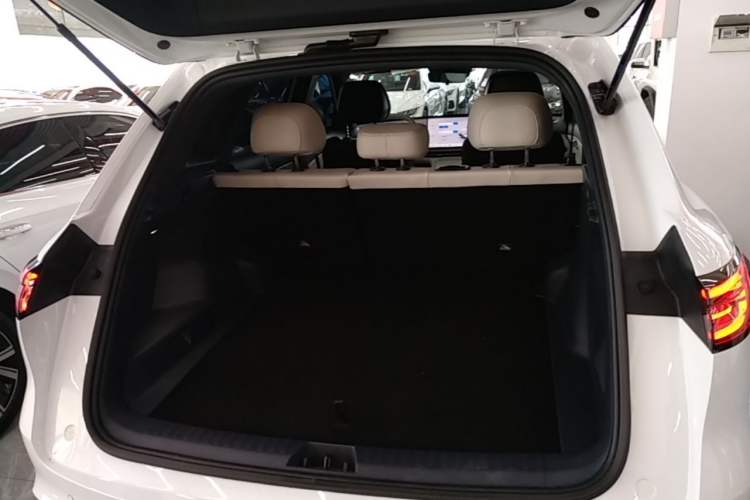 Used Geely Galaxy Xingjian 7 EM-i 2025 120km Launch+ Version Trunk