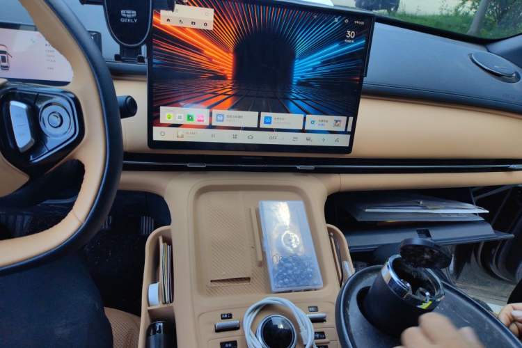 Used Geely Galaxy Xingjian 7 EM-i 2026 Model 135km Smart Navigation Version Audio And AC Panel