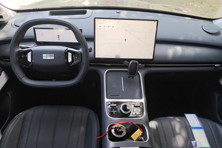 Used Geely Galaxy Xingjian 7 EM-i 2026 Model 135km Leading Edition Center Console