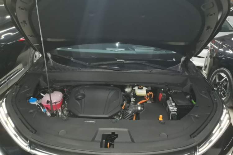 Used Geely Galaxy Xingjian 7 EM-i 2026 Model 135km Leading Edition Engine Bay