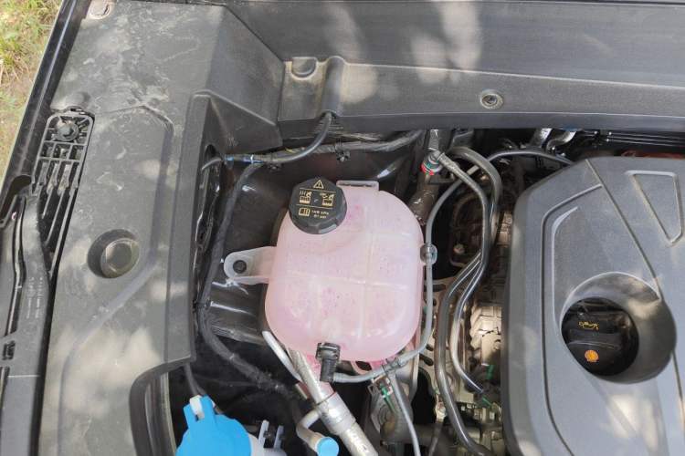 Used Geely Galaxy Xingjian 7 EM-i 2026 Model 135km Leading Edition Engine Bay Right