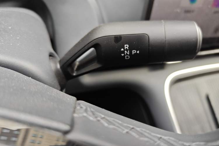 Used Geely Galaxy Xingjian 7 EM-i 2026 Model 135km Leading Edition Gear Lever