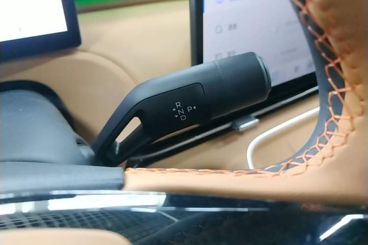 Used Geely Galaxy Xingjian 7 EM-i 2026 Model 135km Starship Version Gear Lever