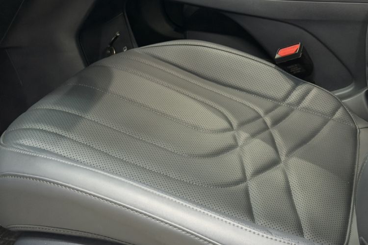 Used Geely Galaxy Xingjian 7 EM-i 2026 Model 135km Leading Edition Interior 1