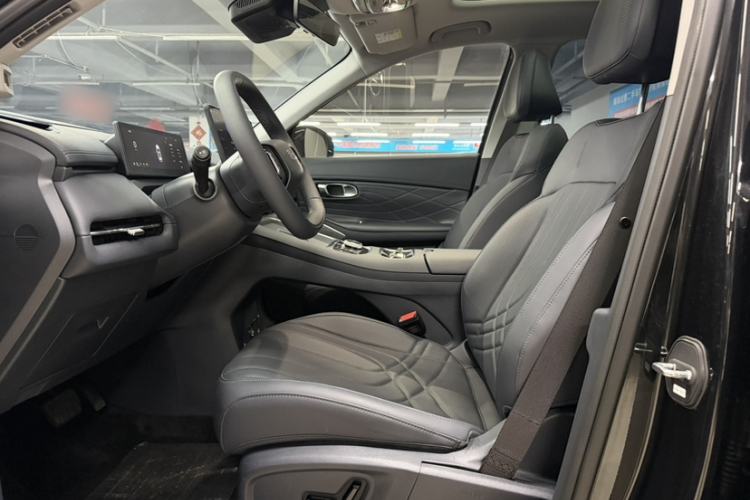 Used Geely Galaxy Xingjian 7 EM-i 2026 Model 135km Leading Edition Interior 3
