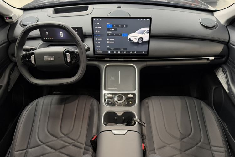 Used Geely Galaxy Xingjian 7 EM-i 2026 Model 135km Leading Edition Interior 4