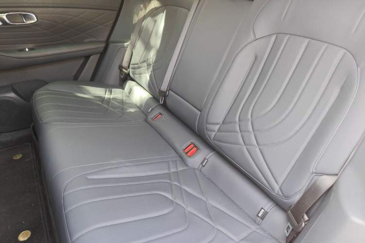 Used Geely Galaxy Xingjian 7 EM-i 2026 Model 135km Leading Edition Left Rear Seat