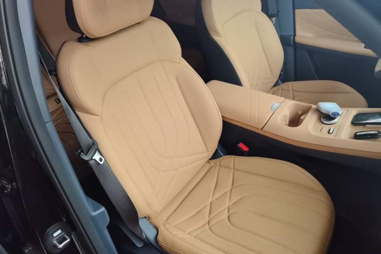 Used Geely Galaxy Xingjian 7 EM-i 2026 Model 135km Smart Navigation Version Right Front Seat