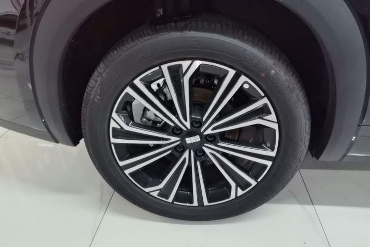 Used Geely Galaxy Xingjian 7 EM-i 2026 Model 135km Starship Version Right Rear Wheel Hub