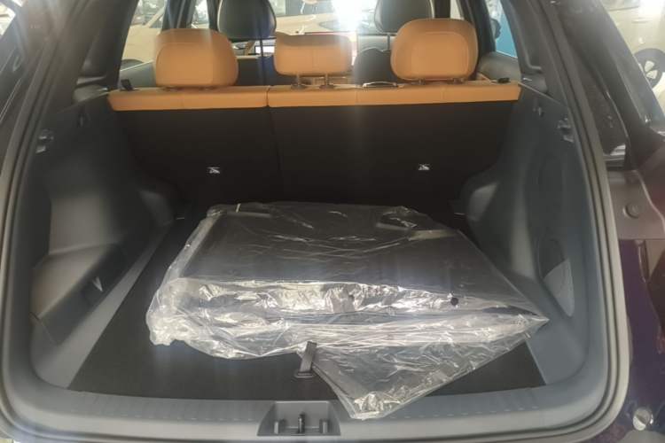 Used Geely Galaxy Xingjian 7 EM-i 2026 Model 135km Smart Navigation Version Trunk