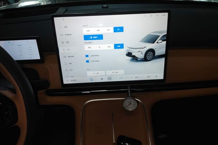 Used Geely Galaxy Xingjian 7 EM-i 2026 Model 135km Starship Version Audio And AC Panel