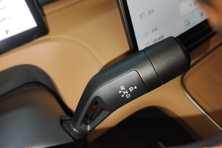 Used Geely Galaxy Xingjian 7 EM-i 2026 Model 135km Starship Version Gear Lever