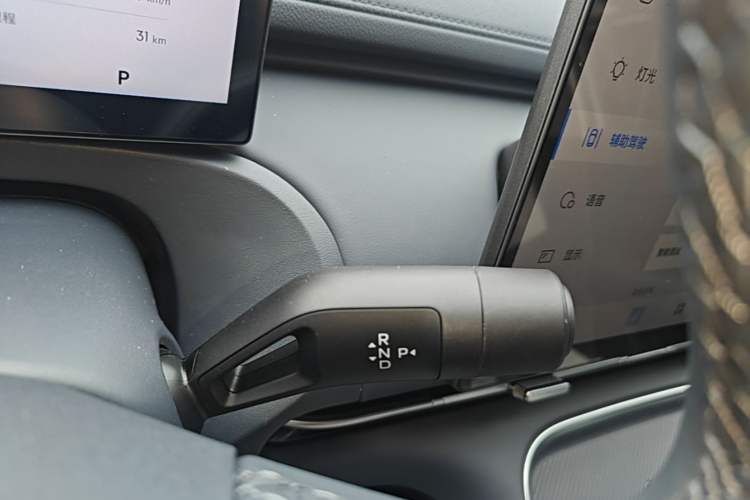 Used Geely Galaxy Xingjian 7 EM-i 2026 Model 135km Smart Navigation Version Gear Lever