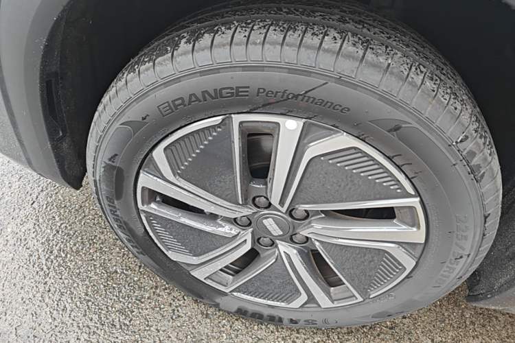 Used Geely Galaxy Xingjian 7 EM-i 2026 Model 135km Smart Navigation Version Left Front Wheel Hub