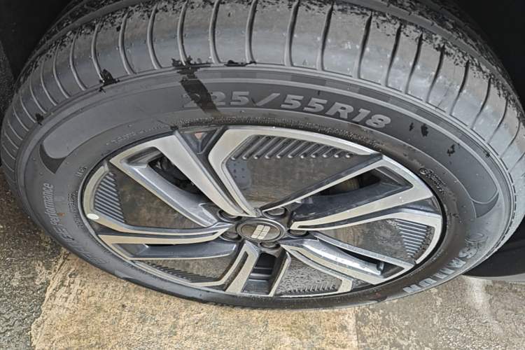Used Geely Galaxy Xingjian 7 EM-i 2026 Model 135km Smart Navigation Version Right Rear Wheel Hub