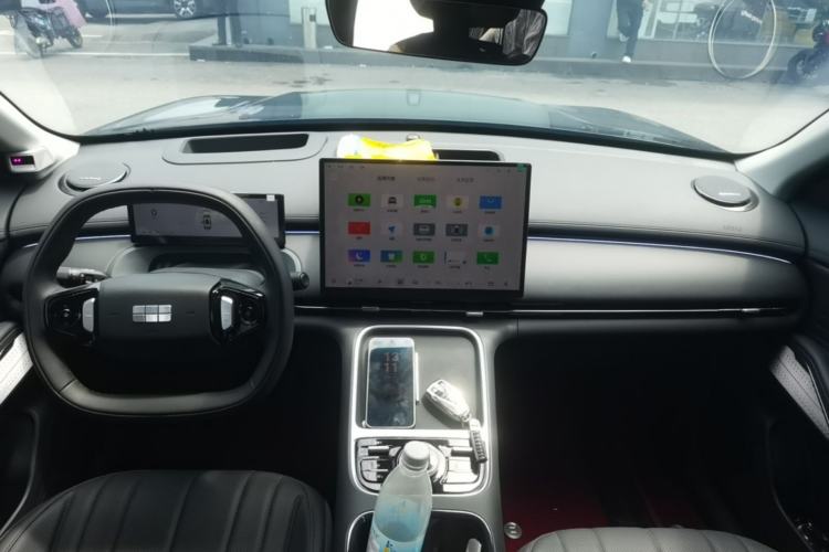 Used Geely Galaxy Xingjian 7 EM-i 2026 Model 135km Leading Edition Center Console