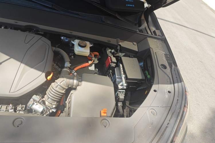 Used Geely Galaxy Xingjian 7 EM-i 2026 Model 135km Leading Edition Engine Bay Left
