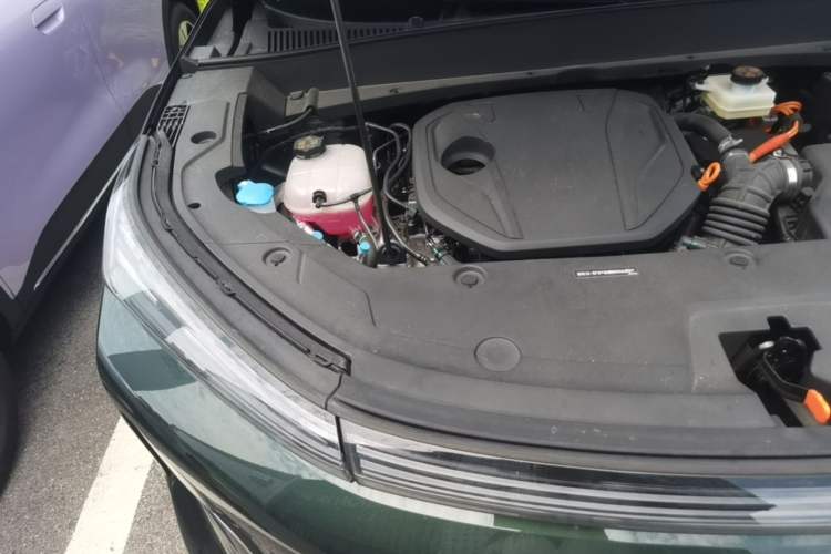 Used Geely Galaxy Xingjian 7 EM-i 2026 Model 135km Leading Edition Engine Bay Right