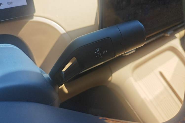 Used Geely Galaxy Xingjian 7 EM-i 2026 Model 135km Leading Edition Gear Lever