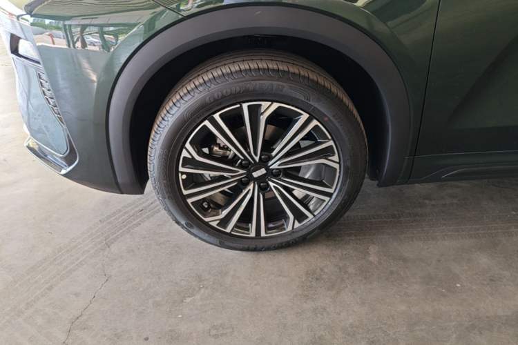 Used Geely Galaxy Xingjian 7 EM-i 2026 Model Pure Electric Basic Model Left Front Wheel Hub