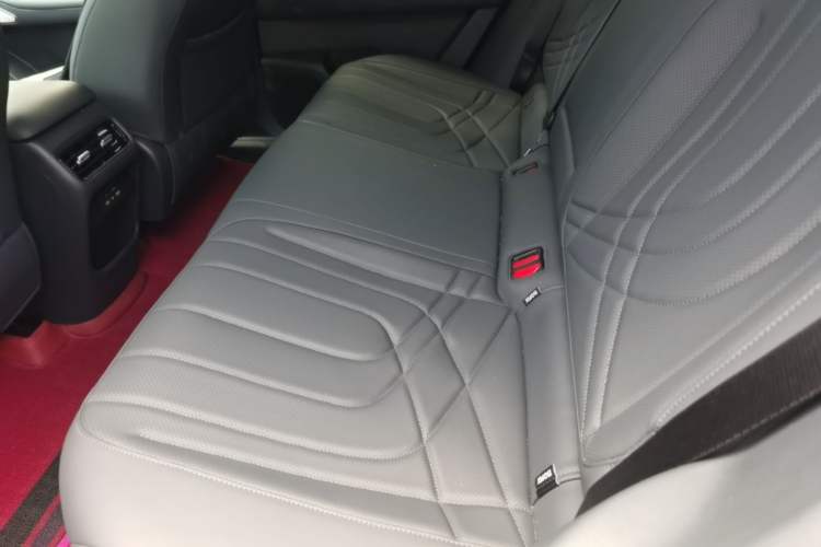 Used Geely Galaxy Xingjian 7 EM-i 2026 Model 135km Leading Edition Left Rear Seat