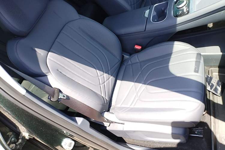 Used Geely Galaxy Xingjian 7 EM-i 2026 Model 135km Smart Navigation Version Right Front Seat